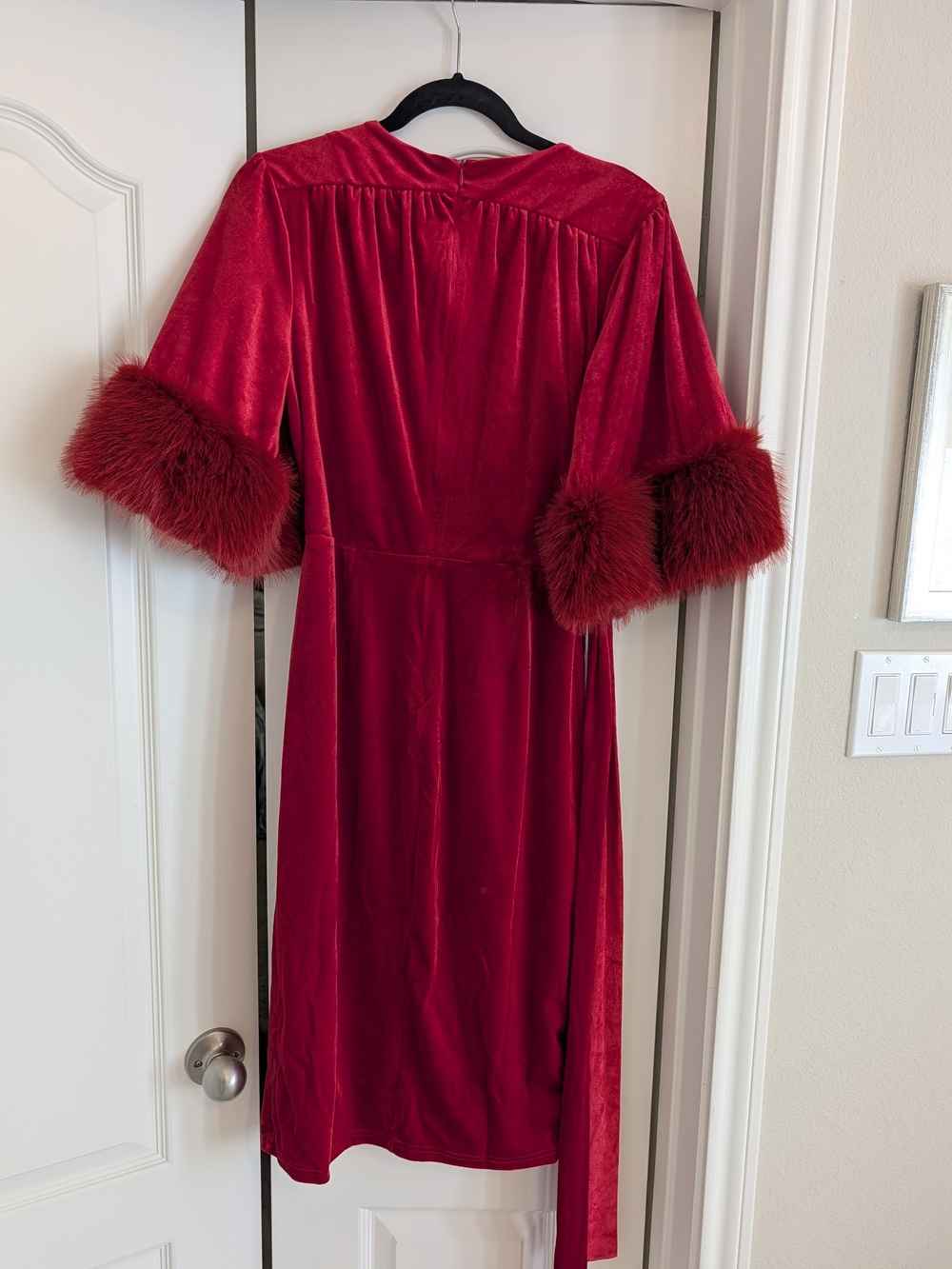 Hollywoodland Red Velvet Fifth Avenue Wrap Wiggle Dress Faux Fur Trim V Neck L - Picture 5 of 7